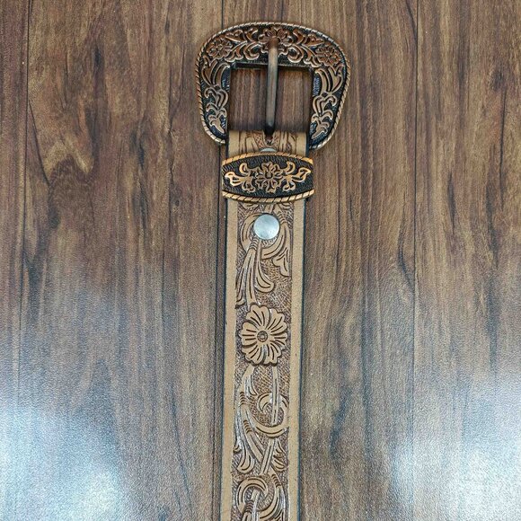 Western Leather Belt with Engraved Floral Tooling, Unisex Design - Picture 5 of 12